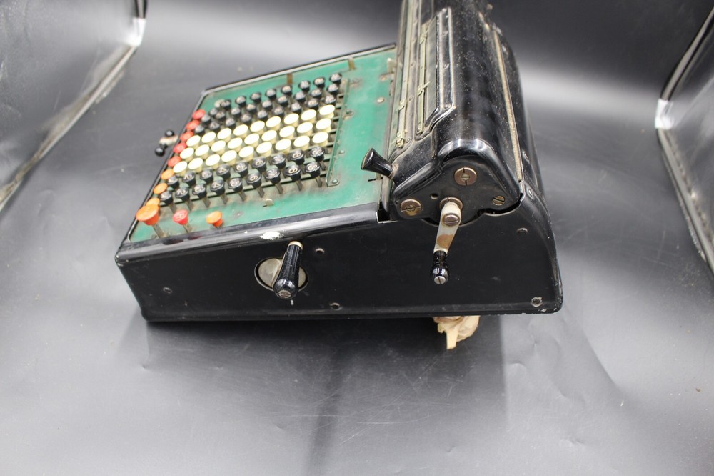 Antique Monroe Calculating Machine not working (read description )