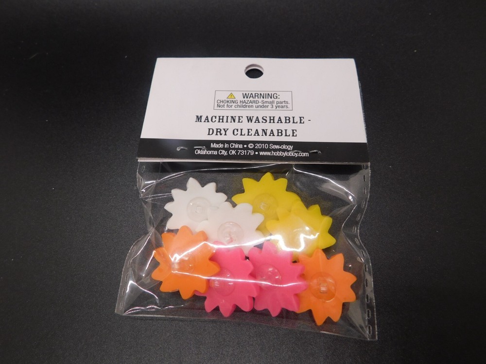 Sew ology Bright Mum Flower shank Button 8pc