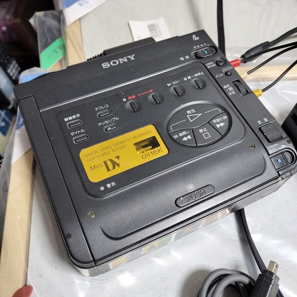 SONY GV-D300 Video-Walkman Cassette-Recoder Good