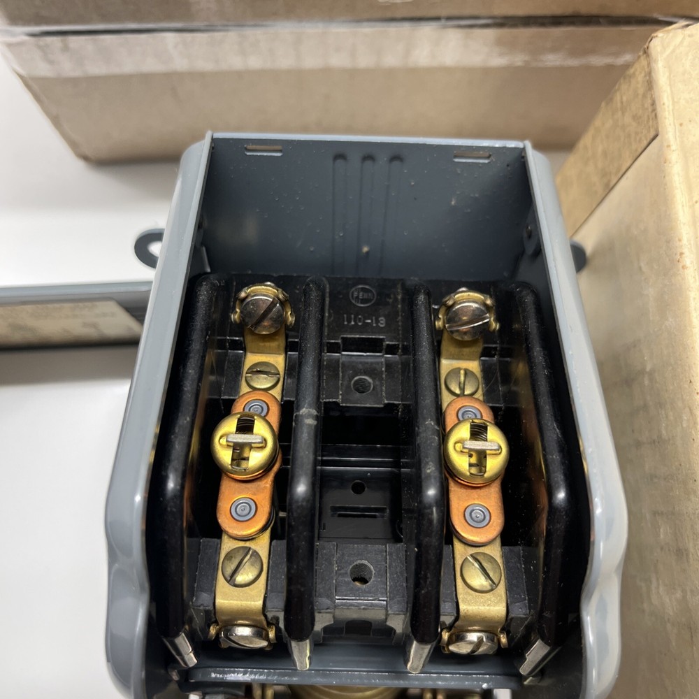 Johnson Controls Pump And Air Compressor Control P11BA-1