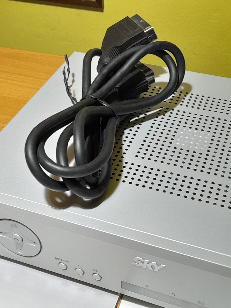 SKY DIGITAL DECODER MODEL DS432NS