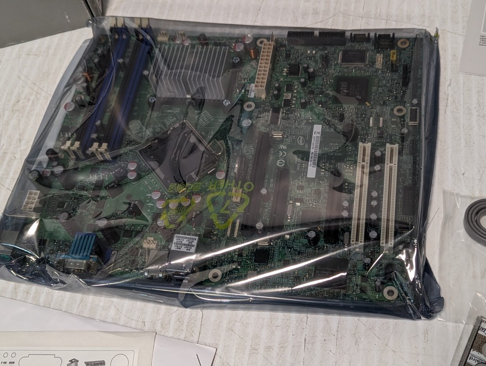 Intel S3210SHLC Server Motherboard with LGA775 CPU Socket, ATX Form Factor