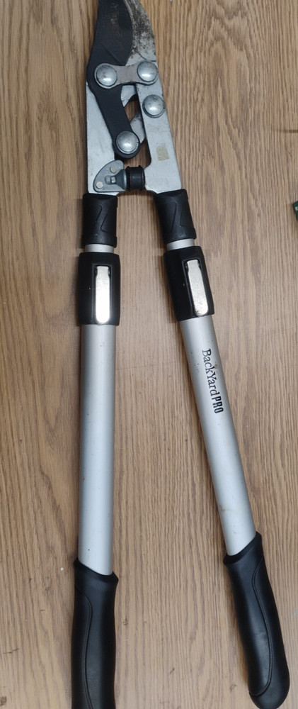 Backyard PRO extendable tree trimmer loppers