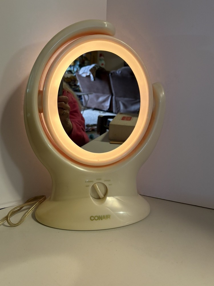 CONAIR Lighted Dual-Sided Vanity Mirror Model BE36 with 4 Light Settings