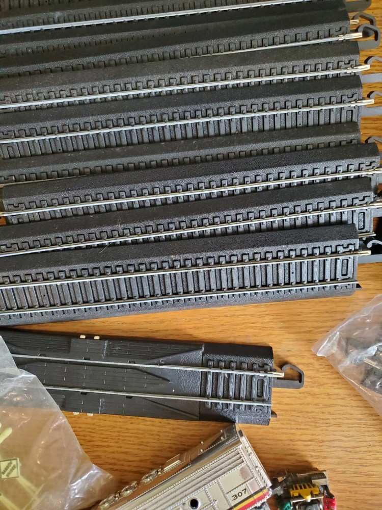 UNTESTED Bachmann Train Cars And 30+ Track