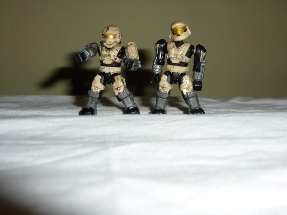 2 mega Blok Soldier Figures