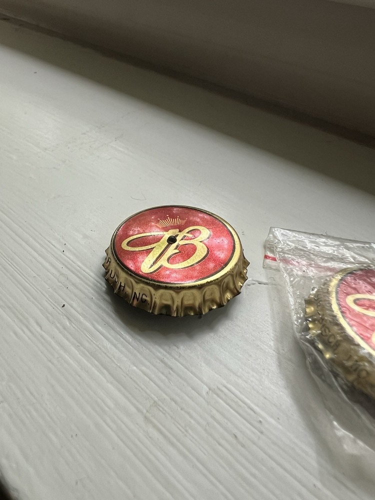 Beer Pin - 2001 Budweiser Bottlecap Flasher Pin