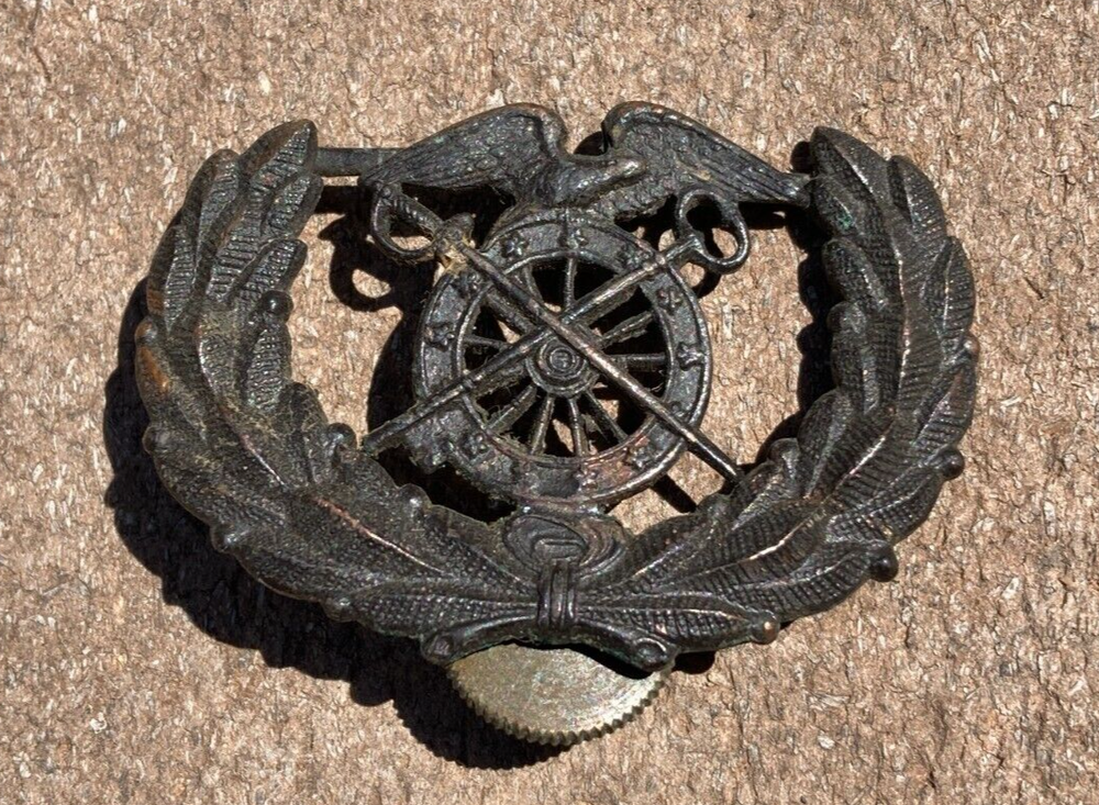 WW1 OR EARLIER U.S. ARMY SERGEANT QUARTERMASTER CAP BADGE