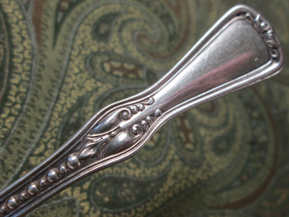 LA MODE 5 Forks & 5 Knives 1900 Silverplate Pattern Scroll & Bead No Monograms