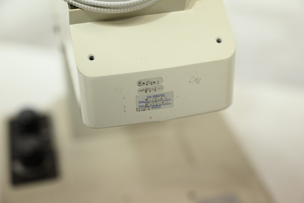 Mitutoyo 176-811A Toolmakers Microscope