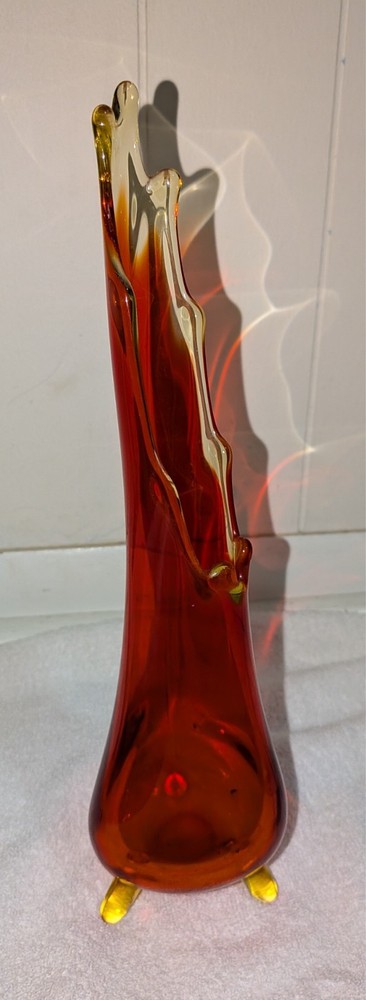 L.E. Smith Swung Vase
