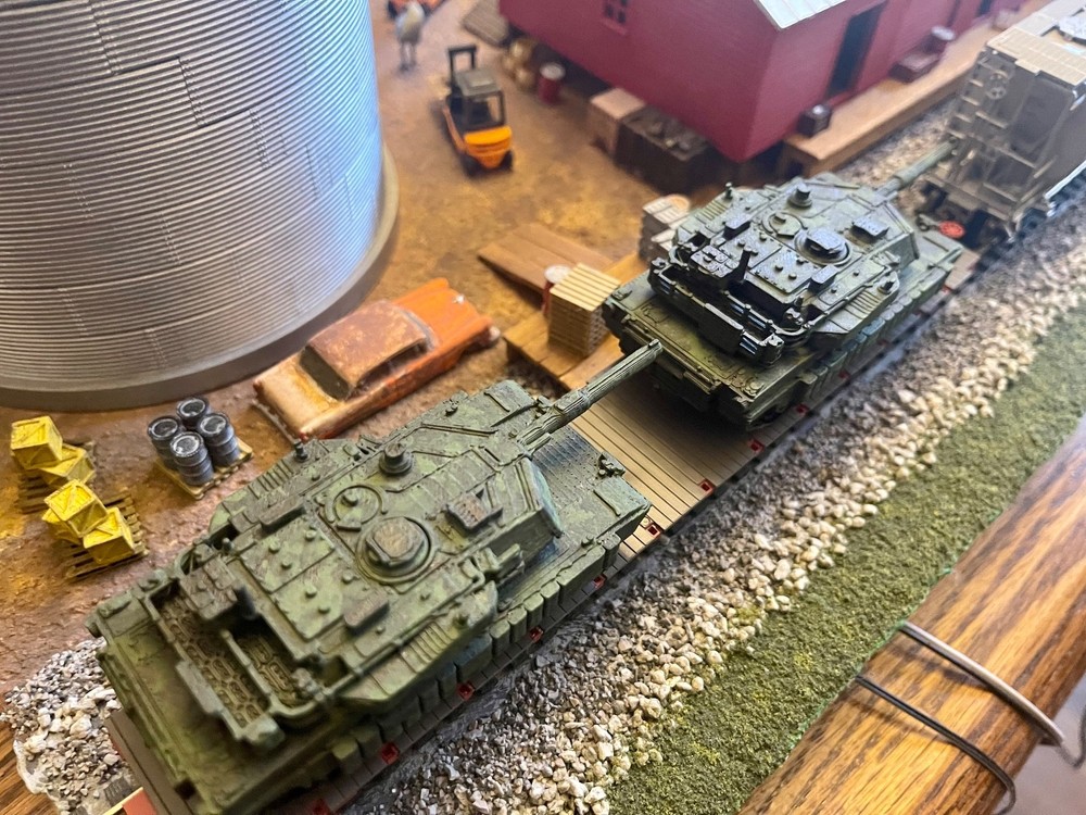 2 HO Scale M1A2 Abrams Army Tank | Hand Painted