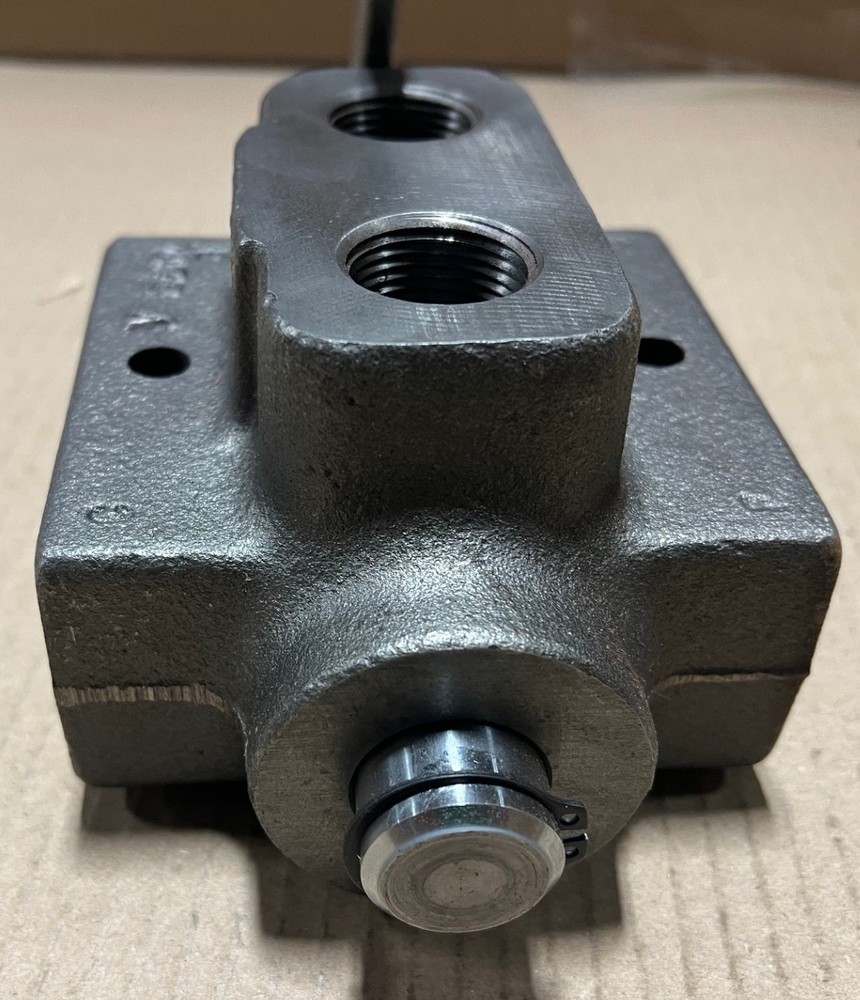 PARKER GRESEN DS-75 HYDRAULIC SELECTOR VALVE, 3/4" FNPT, 2 POSITION, 38D926 NEW!