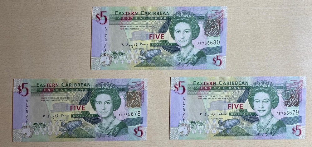 X3 EASTERN CARIBBEAN  5 DOLLARS - UNC  - CONSECUTIVE NUMBERS