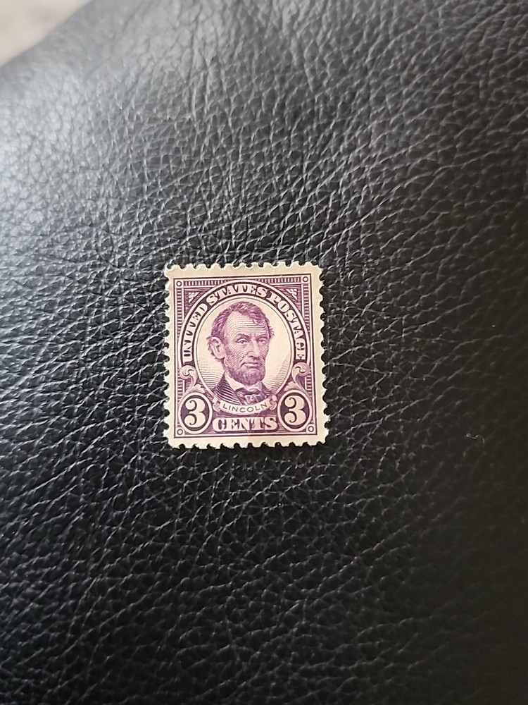 1923 Abraham Lincoln 3 Cent Violet - US Postage Stamp  MINT MINT