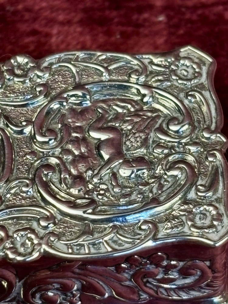 A Pretty Hallmarked Silver Pill Box. Repousse / Cherubs. Birmingham 1921 AM & Co