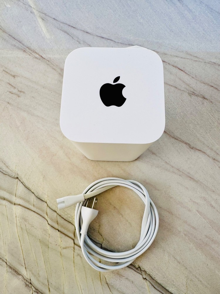 Apple AirPort Time Capsule - 3TB hard Drive - Mint Condition.