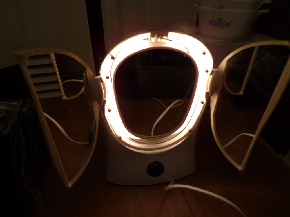 EGO System Lighted Magnifying Makeup Mirror Model LM-05 White w/Yellow front