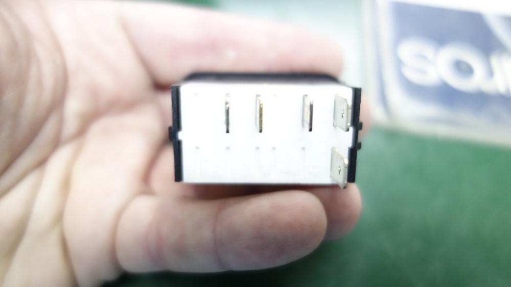 Peterbilt P27-1157-101 Dome Light Switch