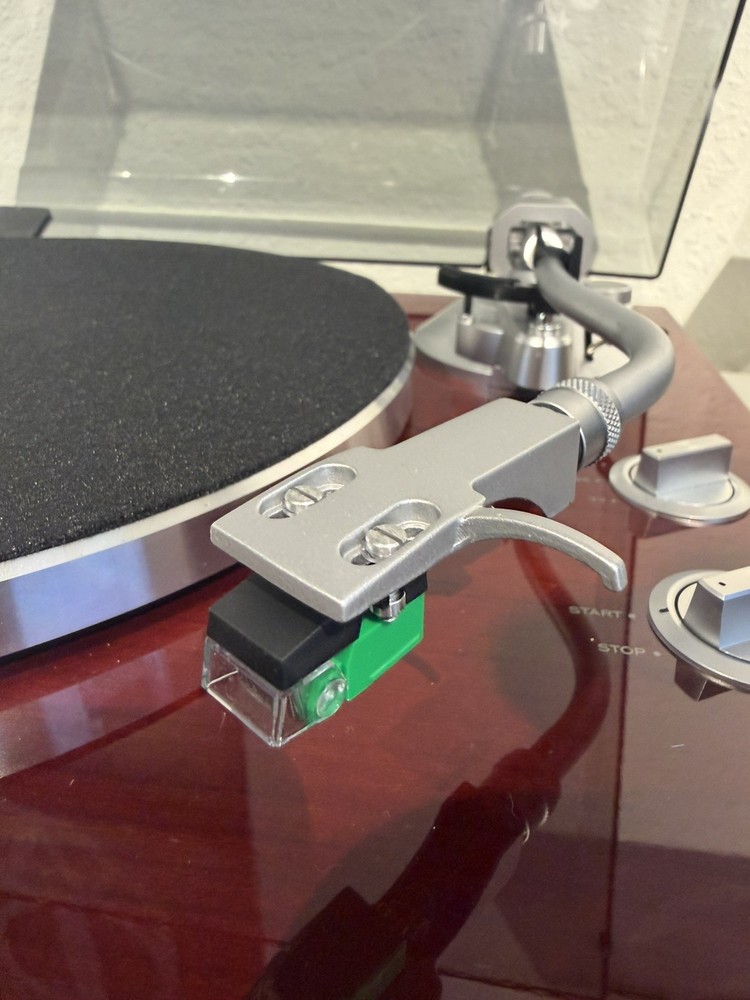 TEAC TN-400S Analog USB Turntable Record Player Cherry Red. Mint condition