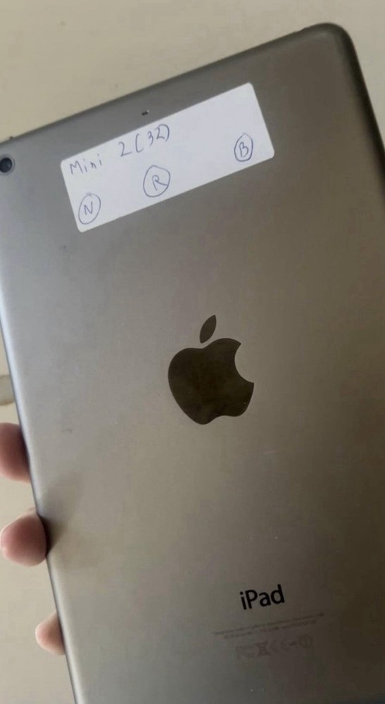 Apple iPad mini 2's 32GB Bundle of TWO