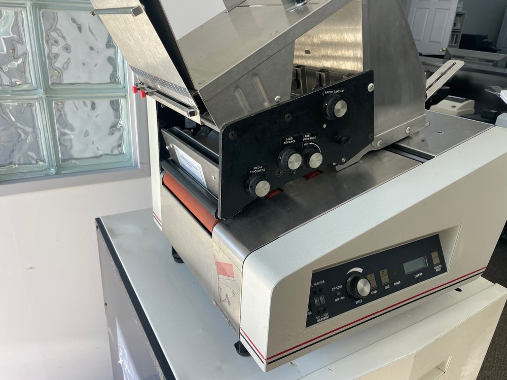 ASTRO ATS-9300 Label Affixing Machine