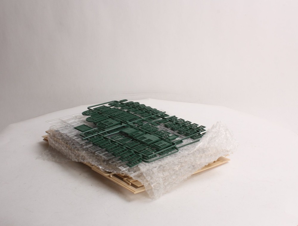 Walthers 933-3024 HO Milwaukee Beer & Ale Structure Building Kit