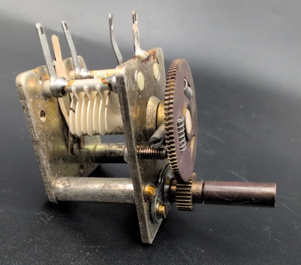 VARIABLE CAPACITOR (Capacitance unknown) (Qty 2)