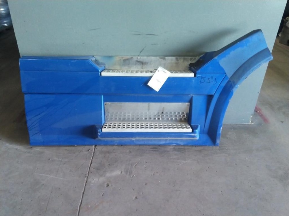For 2007 VOLVO VNL SIDE FAIRING Right ,  IL