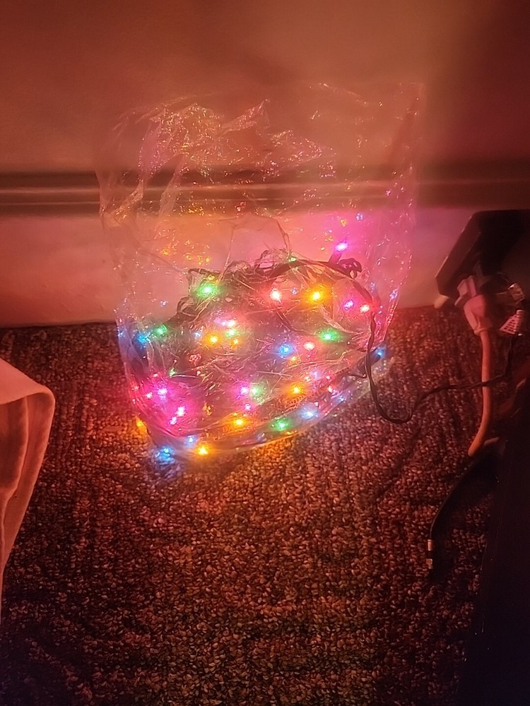 150 CHRISTMAS TREE SHAPE Grid Multi-Color Lights Fits 5-6ft Tree Open Box, Works