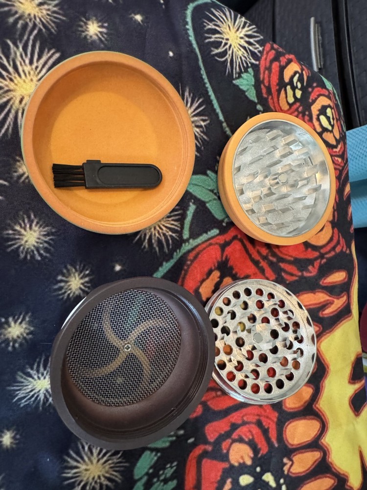 Cheeseburger Design Metal Herb Grinder – Kitchen & Herb Tool”