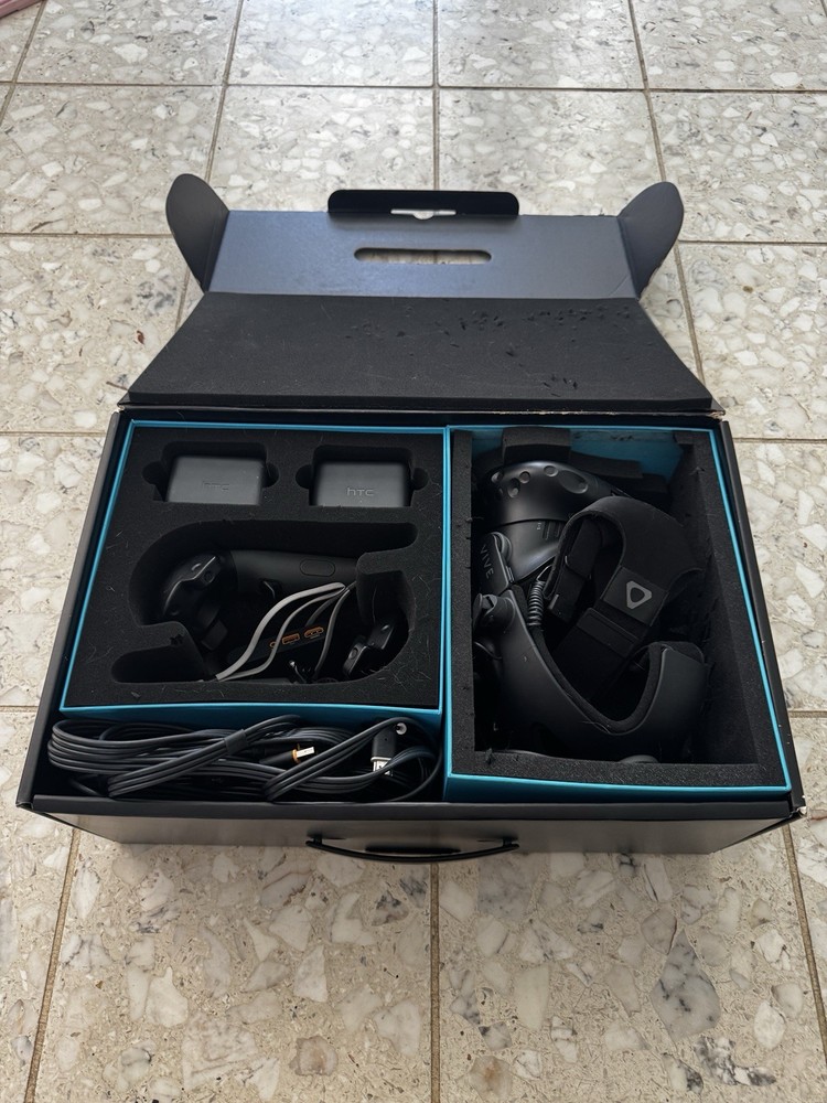 HTC Vive VR Headset Bundle + Pro Audio Strap (Read Description)
