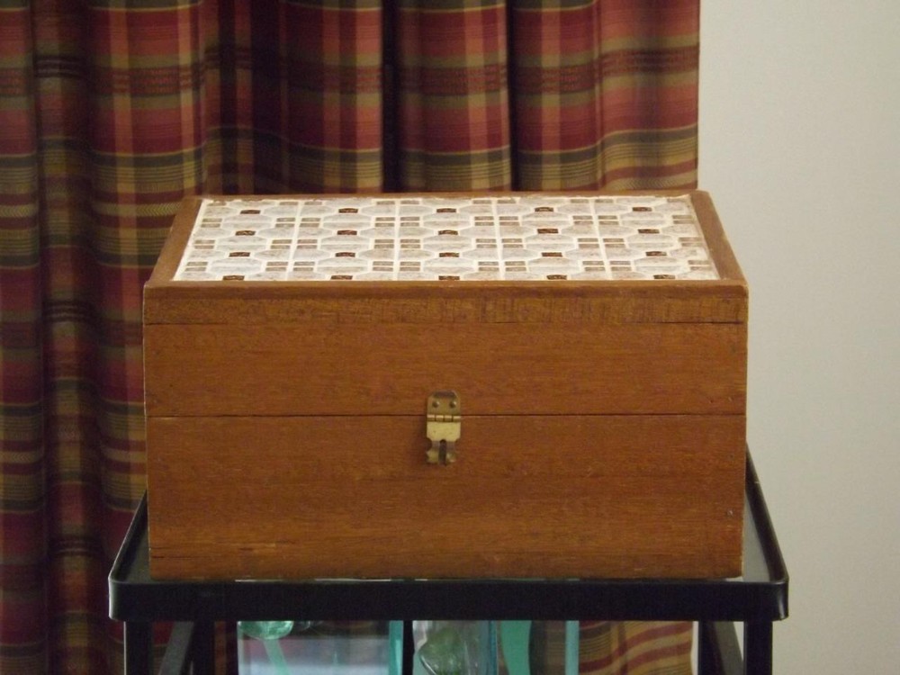 Wood Sewing Box 18 Thread Holders Tile Top EXC