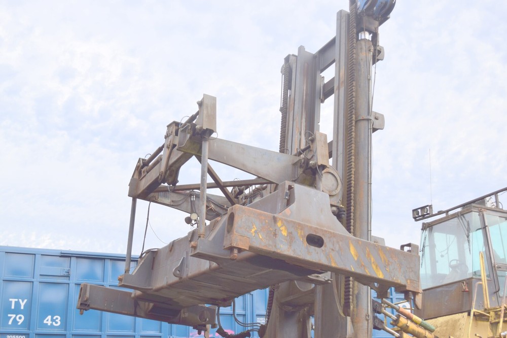 Hyster H 1050 E forklift with, container handler Attachment, Cummins M-11,