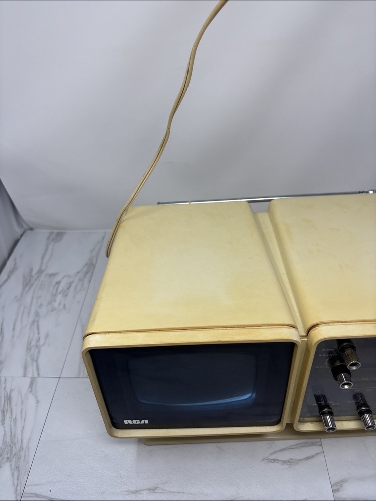 Rare 1974 RCA AT 059Y “ELVIS ” "LUNAR 1" AM/FM/Television/Clock- Tested