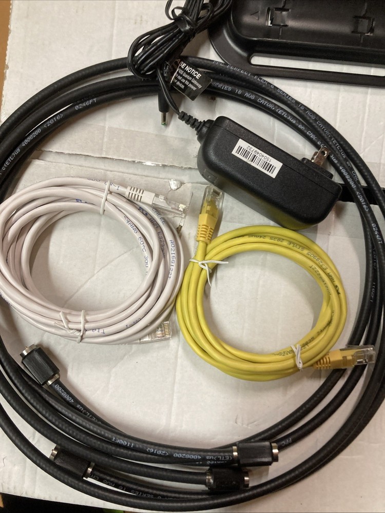 Verizon Fios Router With Cables.