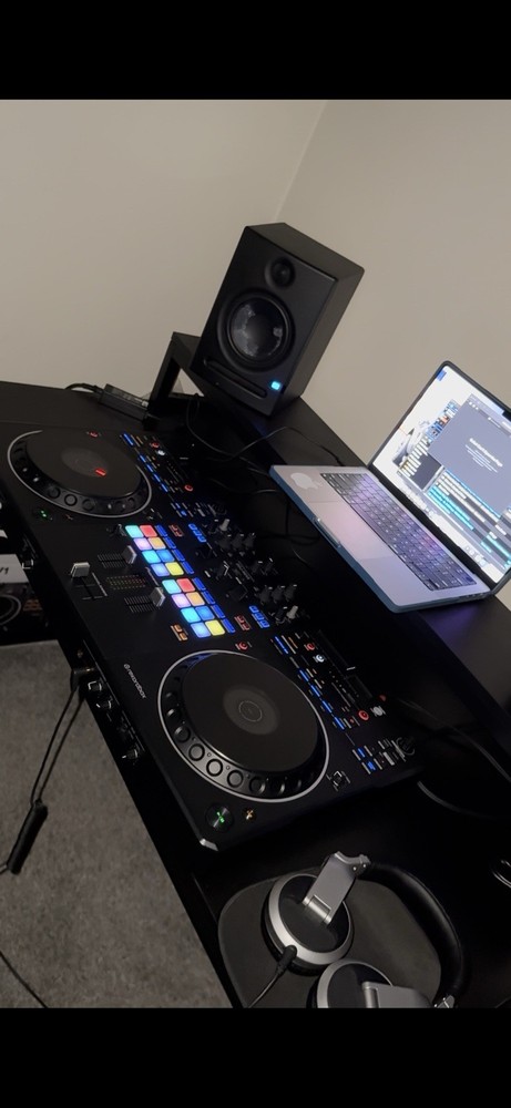 Pioneer DDJ-REV5 Scratch-Style 2-Channel Performance DJ Controller