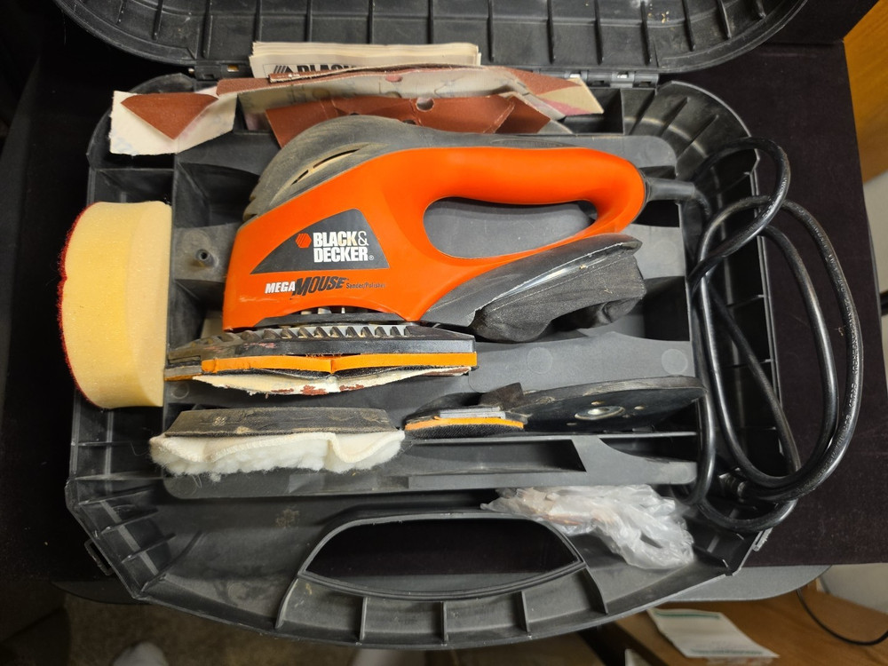 Black and Decker Sander Polisher MS700 With Case +