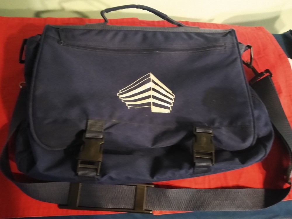 PURDUE Pharma One Stamford Forum Insignia Computer/Laptop Bag (empty)
