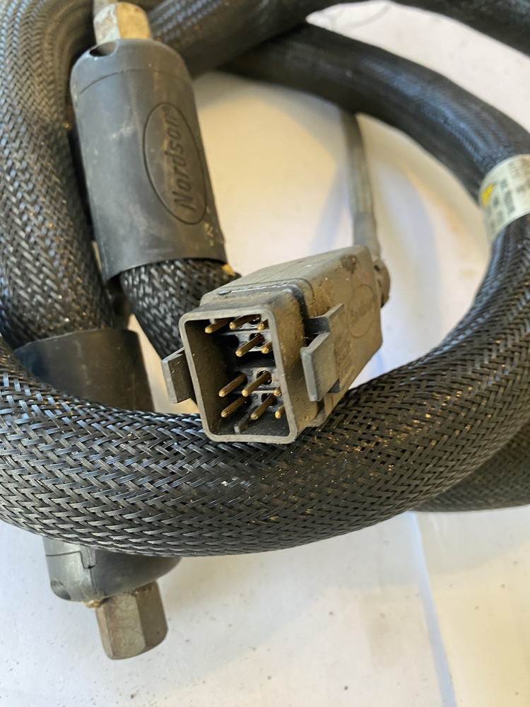 Nordson 6ft Hose PN274792C for Hot Melt Adhesive (Black), Rectangular Plug`