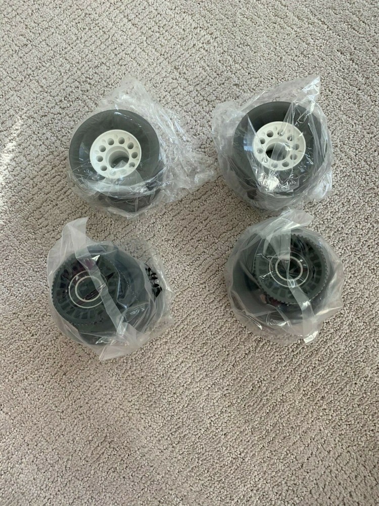 Boosted Board 80 mm lunar grey wheels(New in Box)