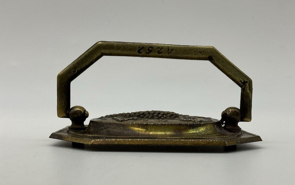 Hepplewhite Octagon Brass Single Drawer Pull Grapes & Vine/Leaves Design A 252