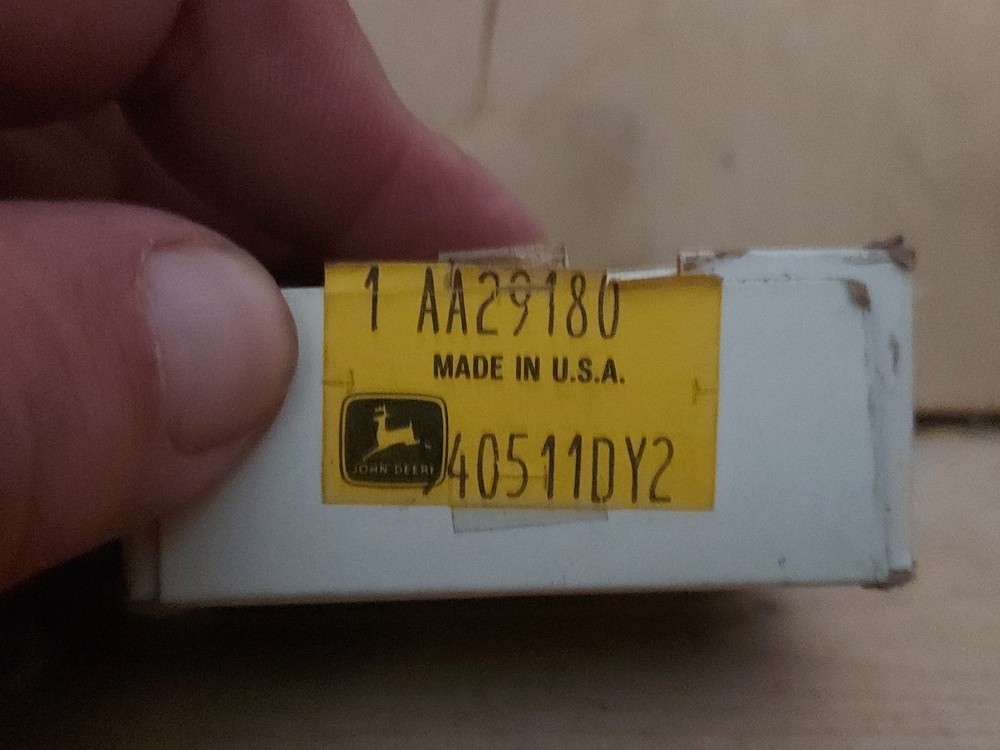 JOHN DEERE #AA29180 2-POSITION TOGGLE/ROCKER SWITCH