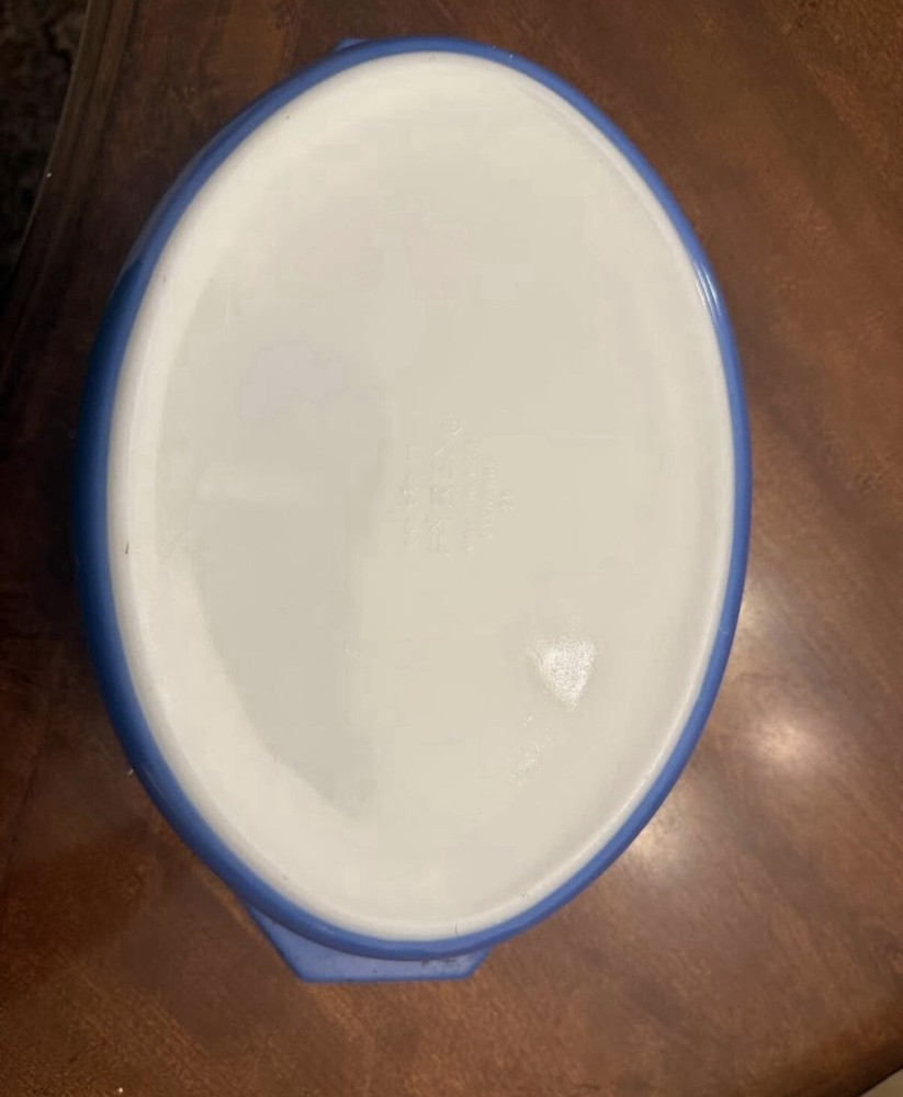 Pyrex Oval Casserole 2 1/2 Quart . No Lid