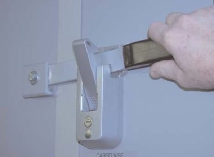 2- KEYED ALIKE Black Locking Cargo Trailer Cambar Door Latch Vise Lock Cam Bar