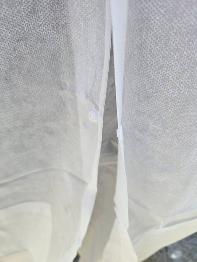 Lab Coat White Disposable Polypropylene 4 Buttons 3 Pockets Wholesale Lot (3)