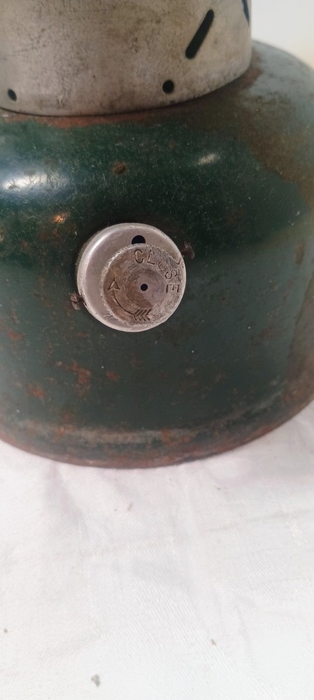 Coleman 220E & 220F Gas Lantern (2 Lamps)