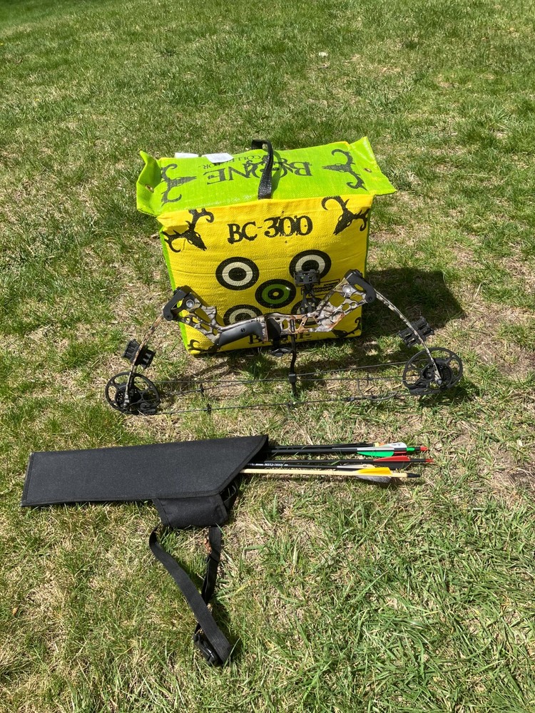 Ghost Hand compound bow, quiver, arrows & target box