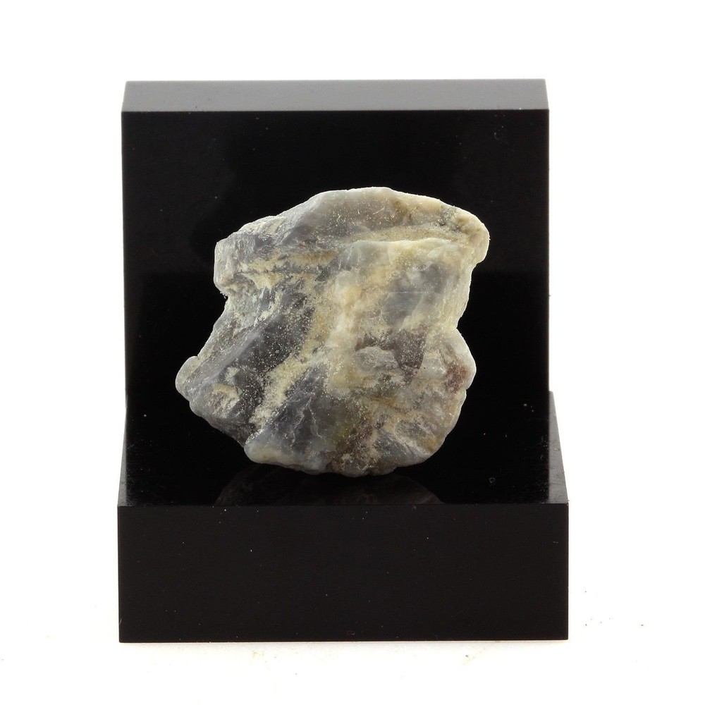 Zoisite Marble. 21.3 Ct. Grenville, Québec, Canada.