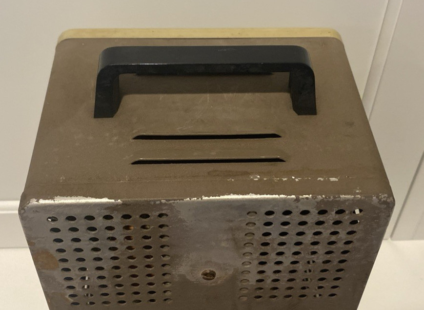 Vtg HEATHKIT MODEL IT-28 CAPACITOR CHECKER - Powers On - Untested